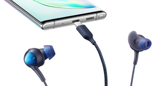 <b>Samsung pune în vânzare căștile USB-C cu anulare a zgomotului de fond; Compatibile cu Note 10, Galaxy S10</b>Încă de dinaintea lansării lui Galaxy Note 10+ se vehicula faptul că Samsung are în plan să prezinte și o pereche de căști USB-C cu sistem de anulare a zgomotului de fond, căști care iată abia acum ajung la vânzare