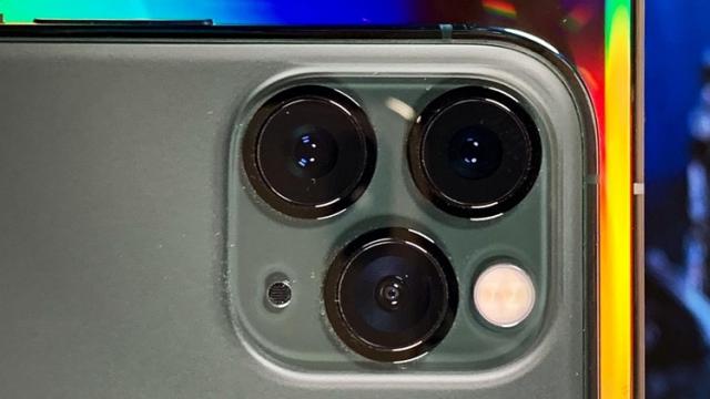 <b>iPhone 11 atrage mai mult praful decât privirile celor din jur; Iată ce au de spus posesorii</b>Orice mare lansare de iPhone se lasă și cu o problemă, de regulă asociată de către public cu fenomenul "gate". După antenna-gate și bend-gate despre care v-am povestit într-un editorial aici, iată că acum avem parte și 