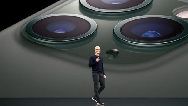 <b>Tim Cook declară că Apple oferă "cele mai mici prețuri posibile" pentru dispozitivele sale; Se laudă cu prețul tăiat pentru iPhone 11</b>Sintagma "cele mai mici prețuri posibile" nu prea o vedem inclusă de obicei în aceeași frază cu Apple, dar astăzi minunea se întâmplă - nu pentru că sumele ar fi chiar atât de mici precum ne-am dori, ci pentru că asta 