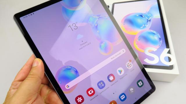 <b>Samsung Galaxy Tab S6 Unboxing: cea mai puternică tabletă din lume este aici, cu stylus magnetic (Video)</b>Am o relaţie specială cu Samsung Galaxy Tab S6... când eu eram în Amsterdam la final de iulie testând în premieră Galaxy Note 10 şi Call of Duty Mobile, tableta era anunţată oficial. Era anunţată pe 31 iulie şi începea să ajungă