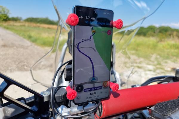 OPPO Reno10 5G - Waze pe motocicletă