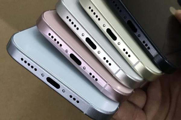 Noi machete de iPhone 15 și iPhone 15 Pro iau cu asalt internetul, dezvăluind variantele de culoare pregătite pentru întreaga serie