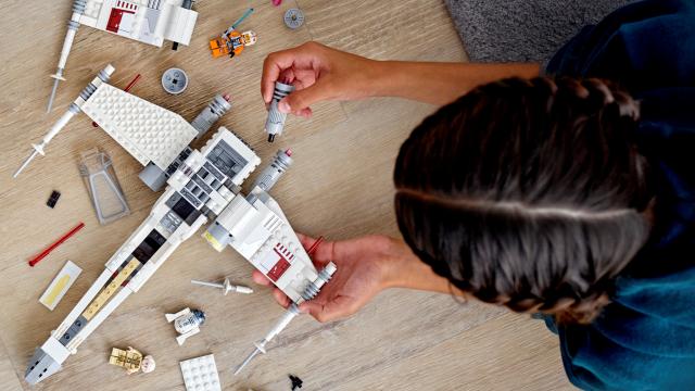 <b>Turul Magazinelor #1320: Electrocasnice Tefal cu 25% reducere, LEGO pentru Sfântul Alexandru, oferta periuţă Oral-B</b>Finalul de săptămână va aduce o nouă serie de oferte marca Turul Magazinelor. De această dată trecem în revistă electrocasnice Tefal de top cu 25% reducere, dar şi o pereche bestială de căşti Sennheiser. Avem şi un LEGO pentru Sfântul Alexandru