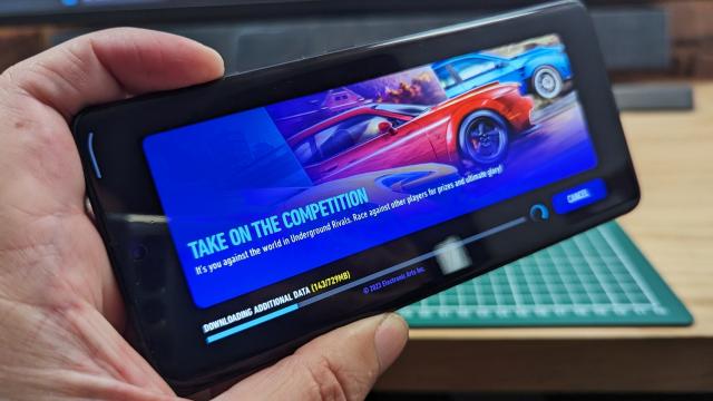 <b>Xiaomi 13 Ultra: Benchmark-uri de top 5, fără probleme cu throttling</b>Fiind vorba de un Ultra, nici nu se pune problema să găsim vreun compromis în acest telefon. Acesta este echipat cu puternicul chipset Snapdragon 8 Gen 2 și GPU Adreno 740 pentru o grafică excelentă. Memoria internă variază de la 256GB la 1TB UFS 4.0