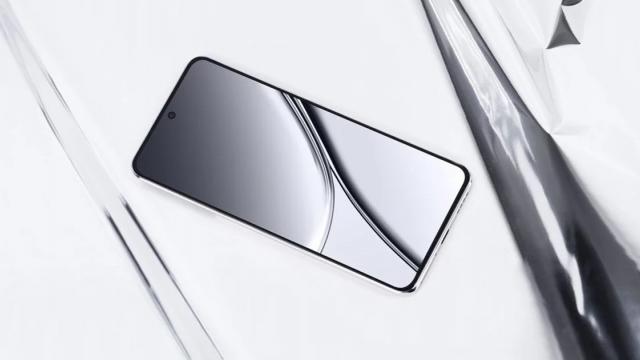 <b>realme GT5 apare într-o imagine oficială și surprinde printr-un display generos, plat, cu margini înguste, numai bun pentru gameri</b>realme GT5 urmează să debuteze curând. Mai exact, chiar azi am aflat că acest telefon va fi anunțat oficial pe 28 august, iar modelul Pro va sosi spre finalul acestui an. E o serie așteptată, iar zvonurile spun că va fi formată din telefoane atractive