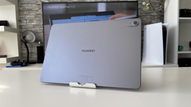 <b>HUAWEI MatePad 11.5: Benchmark-uri pe măsura așteptărilor și fără urmă de supraîncălzire</b>HUAWEI MatePad 11.5 este o tabletă de nivel mid-range ce echilibrează destul de bine dotările. Optează pentru un procesor octa-core Qualcomm Snapdragon 7 Gen1, cipset de 4nm cu 1x nucleu Prime Cortex-A710 de 2.4 GHz, 3x nuclee 