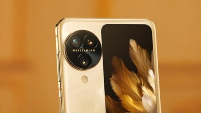 <b>OPPO Find N3 Flip sosește pe data de 29 august și este primul smartphone flip pliabil cu setup foto triplu</b>După multe leak-uri apărute în online iată că astăzi avem și o dată de lansare bătută în cuie pentru smartphone-ul pliabil cu clapetă OPPO Find N3 Flip și anume 29 august, așadar în mai puțin de o săptămână. Vine alături și ceasul OPPO