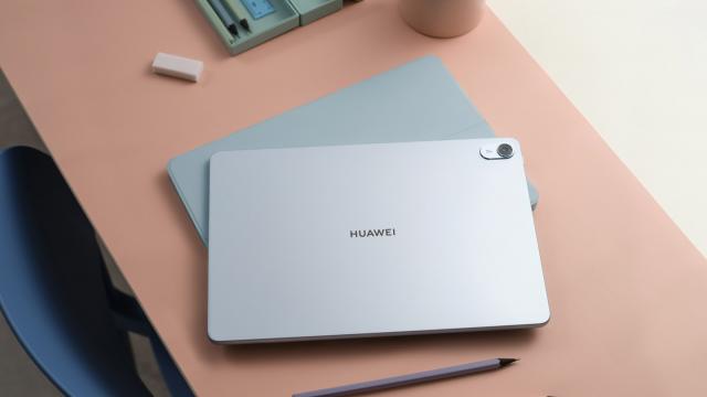 <b>Huawei lansează în România tableta MatePad 11.5: performanţă de PC într-un terminal portabil</b>Huawei a adus în România poate cea mai tentantă tableta midrange a momentului, Huawei MatePad 11.5. Aceasta vine la fix pentru perioada Back to School 2023, ba chiar primeşte şi oferte speciale în HuaweiStore.ro. Găsiţi şi recenzia 