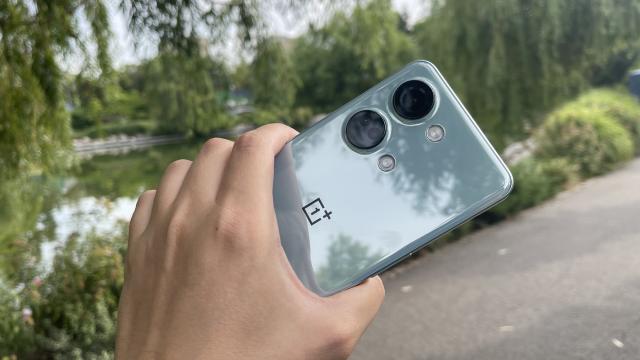 <b>OnePlus Nord 3: O cameră foto principală de excepție la fotografiere, cu senzor IMX890 de pe flagship-ul OnePlus 11 </b>OnePlus Nord 3 a fost unul dintre cele mai așteptate smartphone-uri mid-range ale verii 2023, mulți dintre doritori fiind încântați de camera foto, sau mai bine zis de senzorul principal Sony IMX890 pe care acesta îl folosește, fix senzorul 