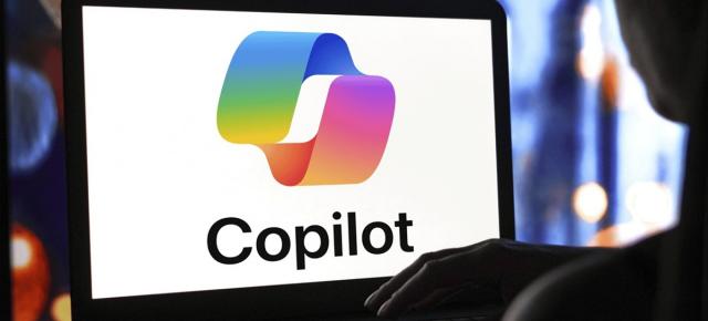 Copilot continuă să primească funcții noi, dar publicul nu pare convins; Criticile vin chiar din interiorul fostei conduceri Microsoft