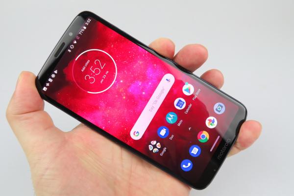Motorola Moto Z3 Play: OS, UI, aplicaţii stock, aşa cum le-am lăsat + analizăm Moto Mods