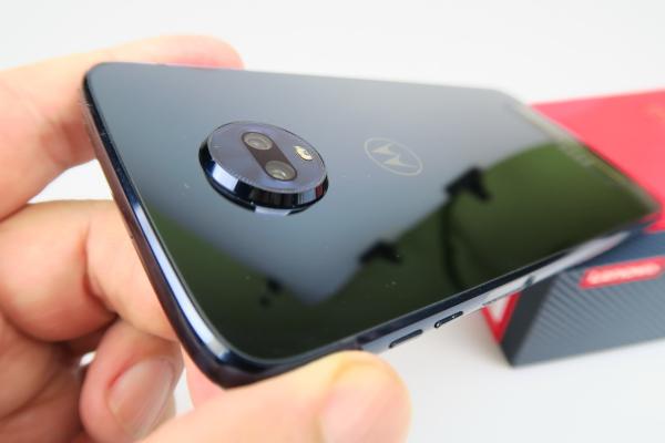 Motorola Moto Z3 Play: Cameră cu performanţă între seria Moto G6 şi Moto G7