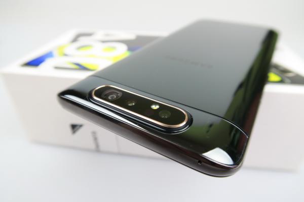 Samsung Galaxy A80: Design diferit, masiv, nerdy