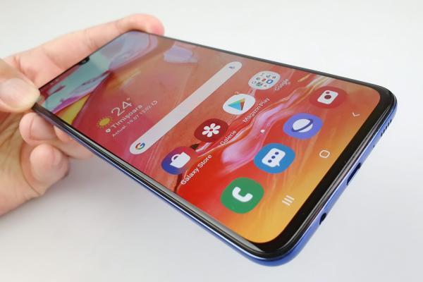 Samsung Galaxy A70: Design comod, manevrabil, ideal pentru gaming