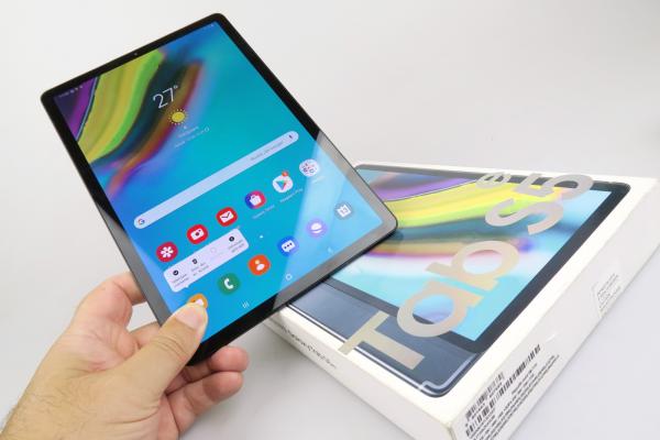 Samsung Galaxy Tab S5e Unboxing: cea mai subţire tabletă din lume e aici, cu 4G, GPS şi One UI (Video)