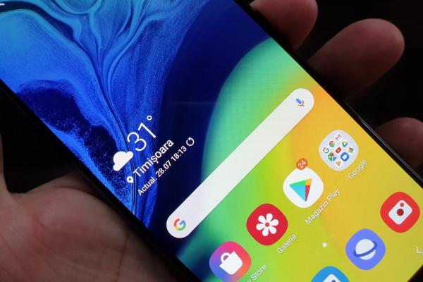 Samsung Galaxy A80: Display mai imersiv şi luminos decât la Galaxy S10