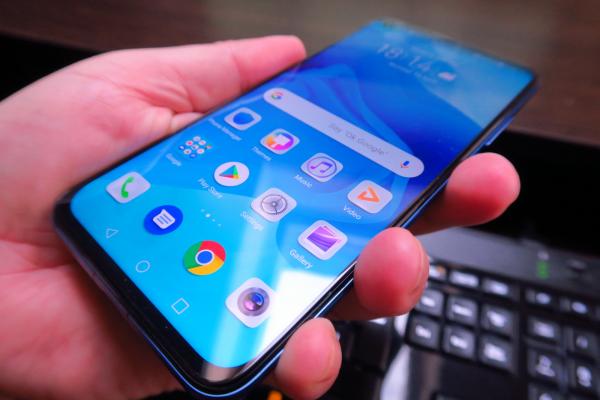 Honor View 20: OS, UI aplicaţii cu Magic UI care e fix EMUI