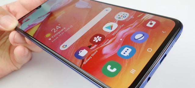 Samsung Galaxy A70: Design comod, manevrabil, ideal pentru gaming