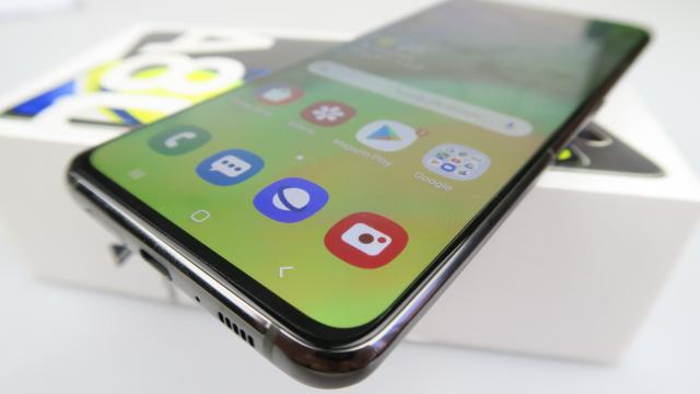 <b>Samsung Galaxy A80: Hardware maxim pe zona midrange</b>Qualcomm Snapdragon 730 e practic ultimul pas înainte să intri în seria Snapdragon 8xx, rezervată flagship-urilor. Asta indica ce fel de telefon este Samsung Galaxy A80. Avem de-a face cu un high midranger, care cred că poate pune probleme unor flagship..