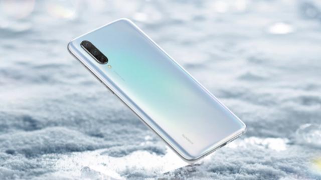 <b>Xiaomi Mi 9 Lite ajunge în Europa, costă 319 euro: telefon cu cameră de 48 MP, CPU Snapdragon 710</b>Încă un membru al familiei Xiaomi Mi 9 a ajuns în Europa în această săptămână şi de această dată e vorba despre Xiaomi Mi 9 Lite. Ştiam deja că va sosi pe 16 septembrie şi mai ştiam că este un rebranding pentru Xiaomi Mi CC9
