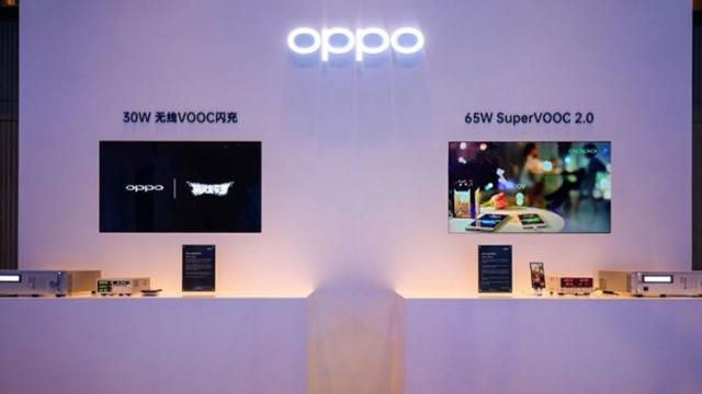 <b>Oppo prezintă tehnologia SuperVOOC 2.0 de alimentare la 65W; Va sosi pe Reno ACE și încarcă o baterie de 4000 mAh în 30 minute</b>În ultimele zile am aflat printre altele și faptul că Oppo pregătește lansarea unui nou terminal din seria Reno și anume modelul Reno Ace cu suport pentru alimentare rapidă la 65W. Astăzi descoperim că numele oficial al tehnologiei 