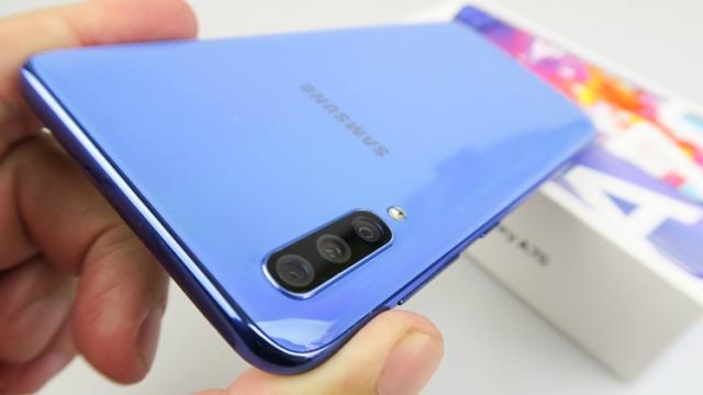 <b>Samsung Galaxy A70s are câteva dotări dezvăluite de TENAA; Este publicată și pagina sa de suport</b>În cursul zilei de ieri aveam să aflăm faptul că sud-coreenii de la Samsung pregătesc lansarea unui nou terminal în perioada următoare și anume Galaxy A70s. Se vehiculează faptul că va sosi cu o cameră foto principală
