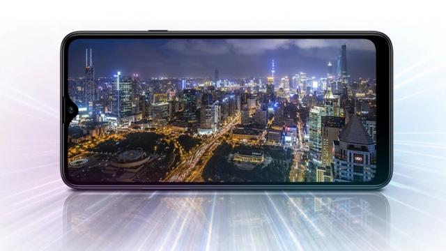 <b>Samsung Galaxy A20s face trecerea la o cameră foto triplă în spate, dar renunță la ecranul AMOLED</b>Continuă lansările de la început de săptămână și după ce mai devreme discutam despre Lenovo K10 Plus, acum facem cunoștiință cu Samsung Galaxy A20s. Vine după Galaxy A20 și Galaxy A20e, iar ca principal upgrade