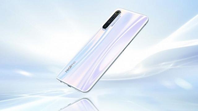 <b>Oppo Realme X2 costă doar 205 euro; Telefon cu filmare Bokeh și cameră de 64 mpx în spate</b>Seria Realme de la Oppo continuă să se extindă, de această dată cu un model care sună a rival pentru Honor 20 şi seria Nova 5 de la Huawei. E vorba despre Oppo Realme X2, care vine cu 4 camere în spate şi aduce şi 