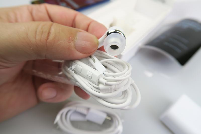 Samsung Galaxy A70 - Accesorii: Samsung-Galaxy-A70_012.JPG