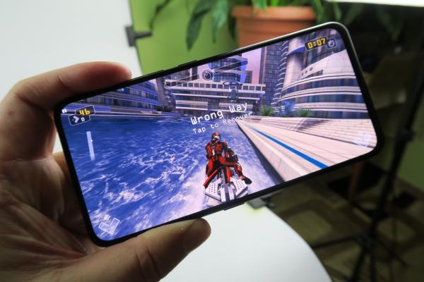 Vivo NEX Dual Display: Benchmark-uri bune, dar nu la cota la care ne aşteptam