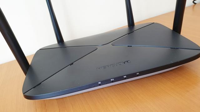 <b>Prezentare Mercusys AC12G; Router Gigabit pentru internet de mare viteză și cu suport IPTV</b>Din partea celor de la Mercusys a sosit în ultima săptămână spre testare și routerul Mercusys AC12G AC1200, primul model Gigabit din portofoliul companiei despre care veți afla mai multe detalii în rândurile ce urmează