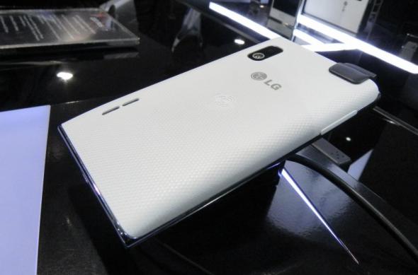 MWC 2012: LG Optimus L5 hands-on În Barcelona - un telefon echilibrat (Video): dscn0369jpg.jpg