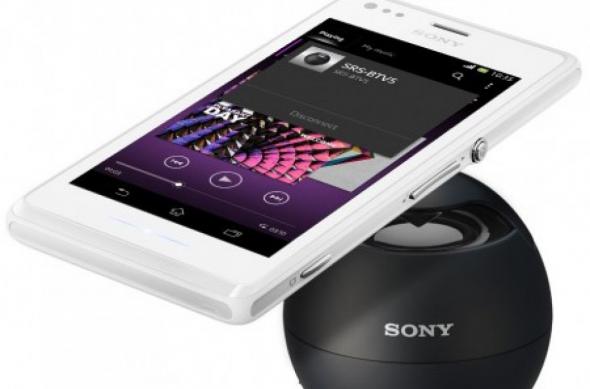 Sony lansează oficial telefonul Xperia M și Xperia M Dual: xperia_m_ss_phone_to_speaker_920x920_844ce03cc5f74af72d95e39cf4e40a36_450x450.jpg