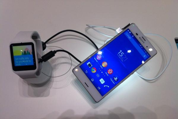 IFA 2014: Sony Xperia Z3 Compact hands on - micul flagship care controlează un PlayStation 4 (Video)