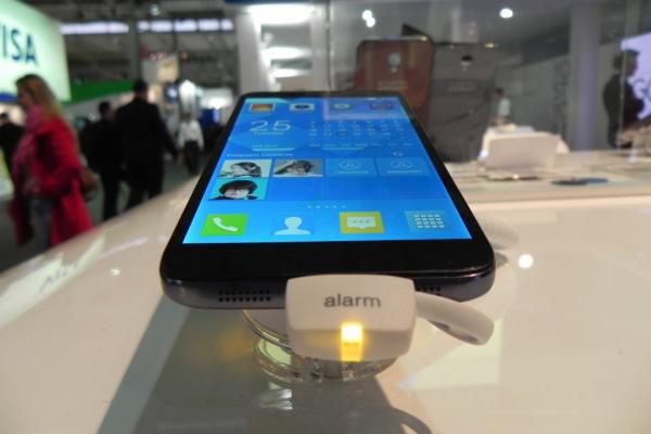 Alcatel One Touch Idol 2 S hands on preview: un midrange foarte subțire cu funcții foto interesante (Retro MWC 2014 - Video)
