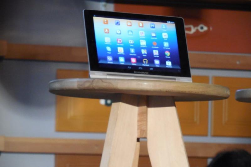 Noua tabletă Lenovo Yoga Tablet a fost lansată și În România: dscn0064jpg.jpg