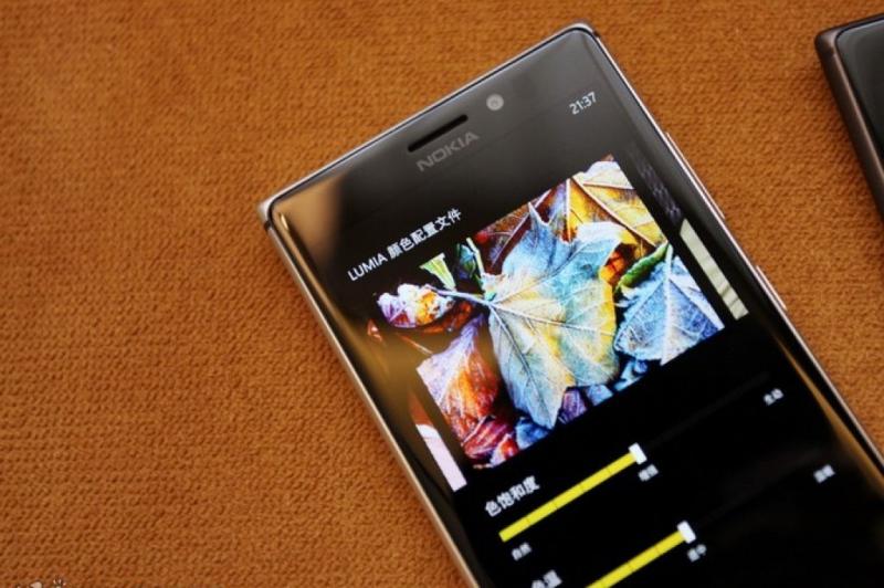 Noi detalii despre firmware-ul Amber și Windows Phone 8 GDR2, descoperite În imagini cu Lumia 925: lumia_925_1.jpg