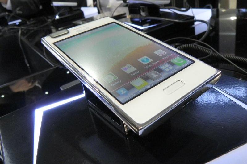 MWC 2012: LG Optimus L5 hands-on În Barcelona - un telefon echilibrat (Video): dscn0364jpg.jpg