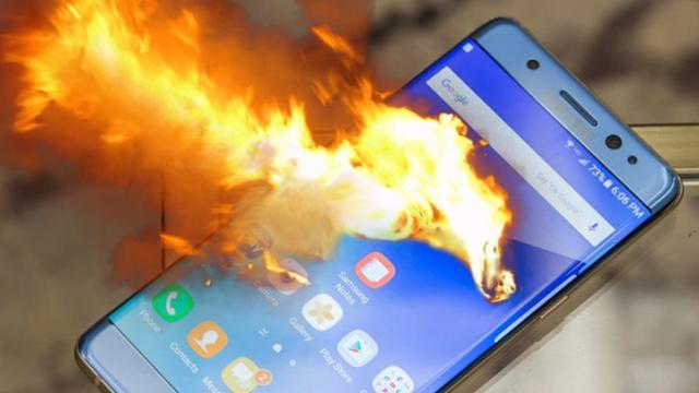 <b>Samsung oferă o poziţie oficială asupra posibilului model nou Note 7 care a explodat în avion</b>Deși Samsung a înlocuit terminalele-problemă Galaxy Note 7 ce soseau cu baterii defecte la interior, se pare că exploziile continuă în rândul handset-urilor. Cel mai recent caz de acest tip a fost când un posesor de Note 7 s-a trezit cu terminalul fumegân