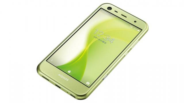 <b>Sharp Aquos Xx3 Mini este anunțat oficial; rulează Android 7.0 Nougat și vine cu display FHD de 4.7 inch</b>Direct din Japonia vine pe piață un nou smartphone ce adoptă din fabrică sistemul de operare Android 7.0 Nougat, și anume modelul Sharp Aquos Xx3 Mini. Acest terminal poate fi considerat drept o alternativă foarte inspirată pentru acele persoane ce 