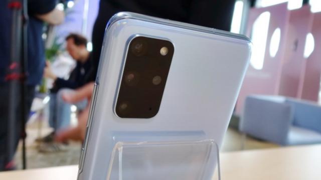 <b>Samsung Galaxy S20+ înfruntă rivalii iPhone 11 Pro Max și Pixel 4XL într-o comparație foto; Iată cum se descurcă </b>După ce am fost plăcut impresionaţi de ce poate modul Night de pe Galaxy S20+, acum vedem şi comparaţii foto între acest model și rivali precum iPhone 11 Pro Max, respectiv Google Pixel 4 XL