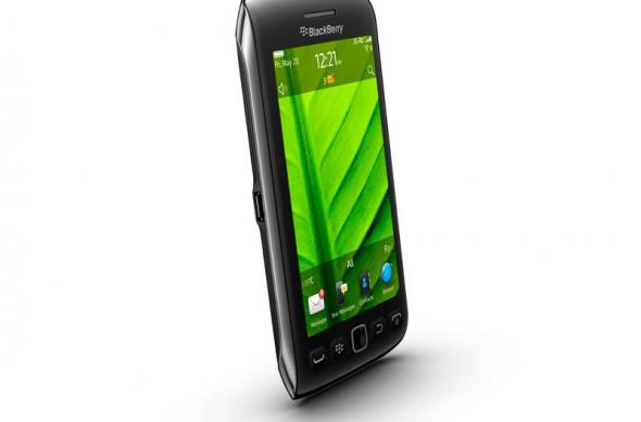 Trio de BlackBerry-uri noi, anunțat oficial: BlackBerry Bold 9900, Torch 9810 și Torch 9860: torch_9860_9850_sideangleleft.jpg