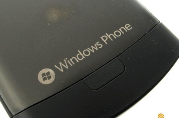 Prima recenzie de telefon Windows Phone 7? LG E900 sub lupa cehilor!: lg_optimus_7_04jpg.jpg