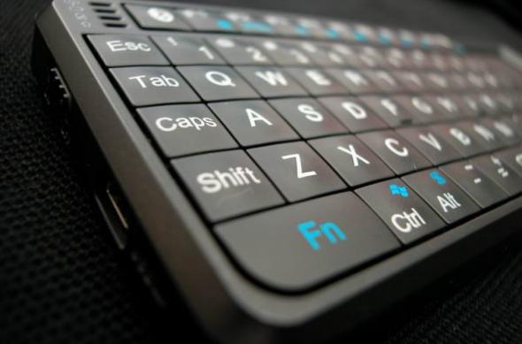 Mini tastatura Bluetooth ProMini - ideala pentru controlul iPad-ului si telefonului mobil: 2ef37fc9e91108a6f91b9d168db2227f.jpg