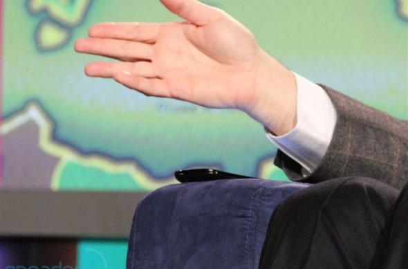 Google Nexus S surprins În mâna lui Eric Schmidt; CEO-ul Google confirmă Android 2.3 pentru următoarele săptămâni (video): 11_15_10_nexuss8001000.jpg
