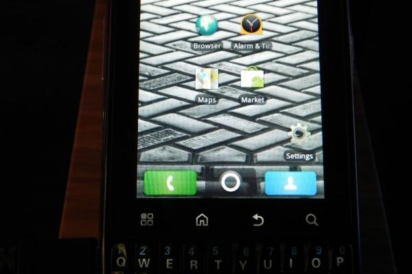 MWC 2011: Motorola Pro, surprins În acțiune În Barcelona; telefonul business la superlativ (Video)