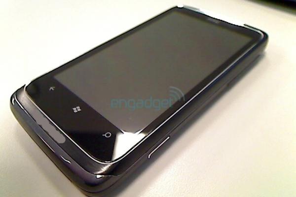 Misteriosul HTC T8788 inlocuieste tastatura glisanta cu... un difuzor?!