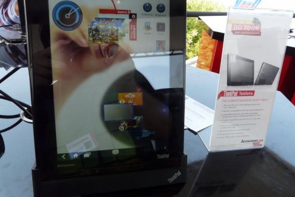 Lenovo ThinkPad Tablet - un model business testat la Lenovo Do Tour 2011 (Video)
