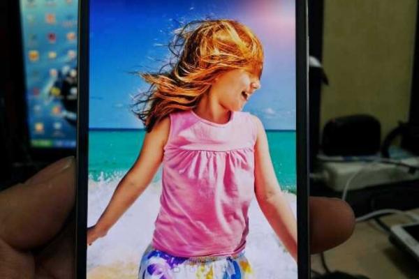 Noi imagini cu Samsung Galaxy S IV vin din China; Iată presupuse fotografii hands on!