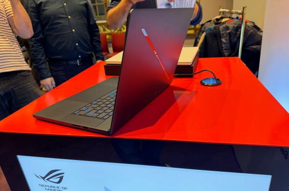 ASUS ROG Zephyrus G16 - Galerie foto: ASUS-ROG-Zephyrus-G16-OLED_017.jpg